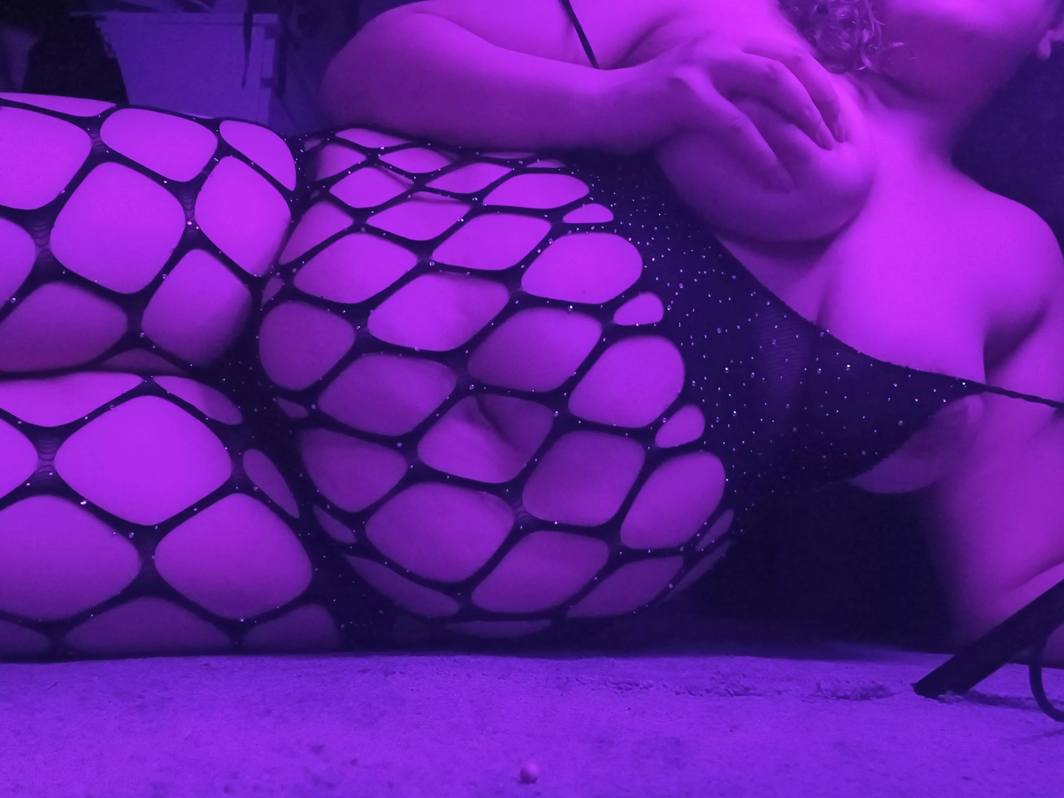 How does my body look in this lighting ? Be honest  posted by spycyfoxy35