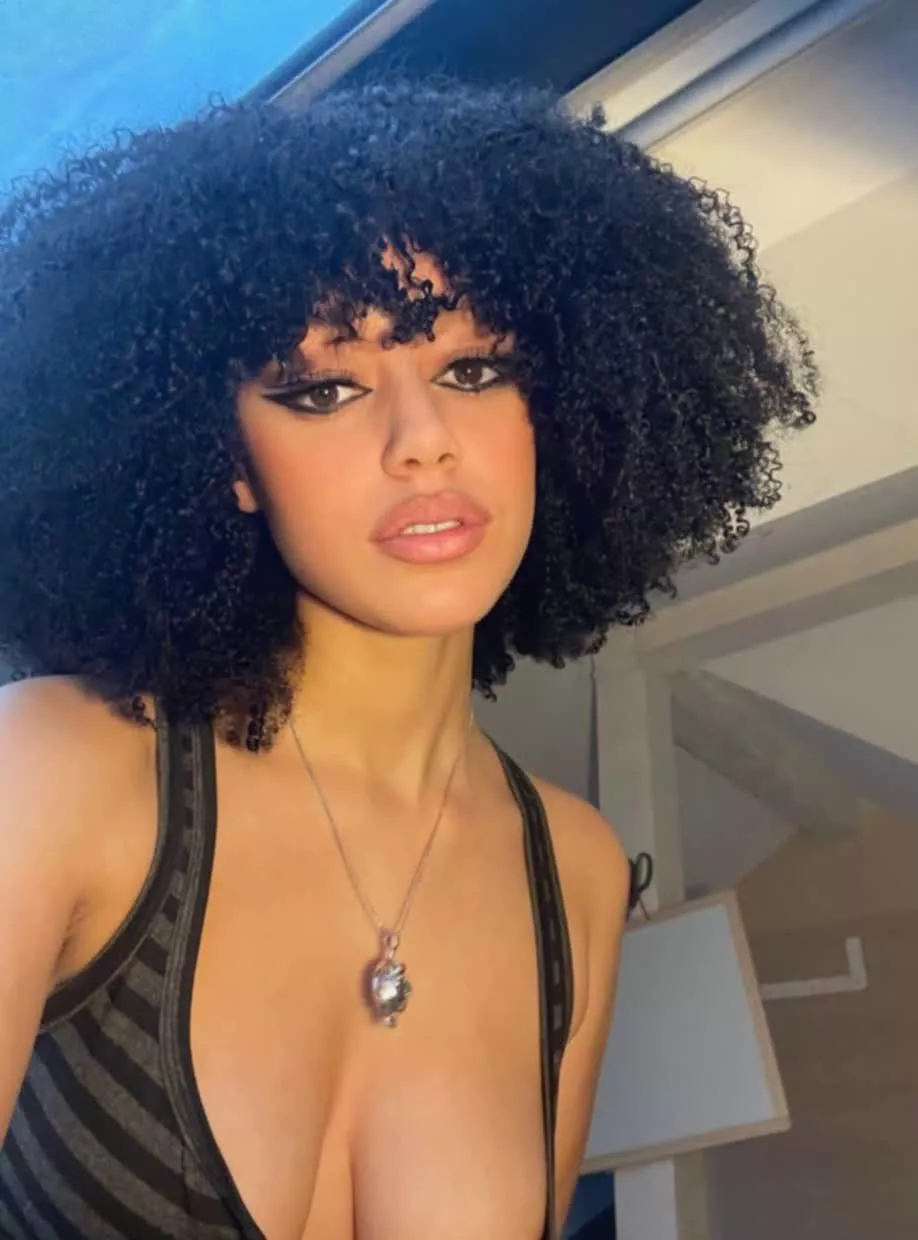 I feel very hot in this dress posted by Samiraxoxodarky