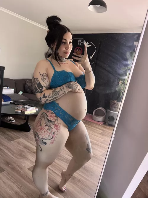 I think pregnancy suits me hehe by MissNissan