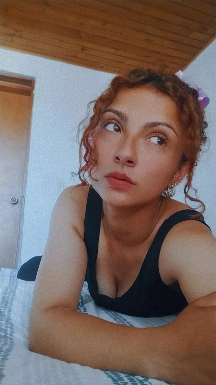 Kissing burns 6.4 calories a minute, let's work out posted by LillBeatrice