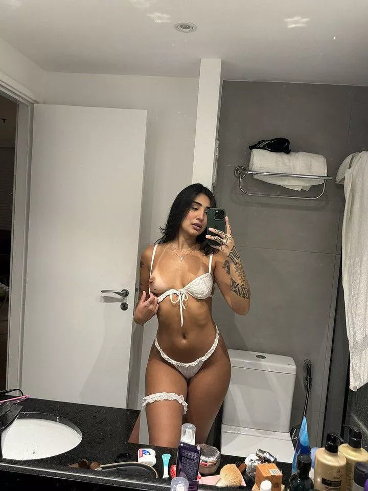 Latina 4’10, 100lbs. Built for cum. posted by ivyclark__