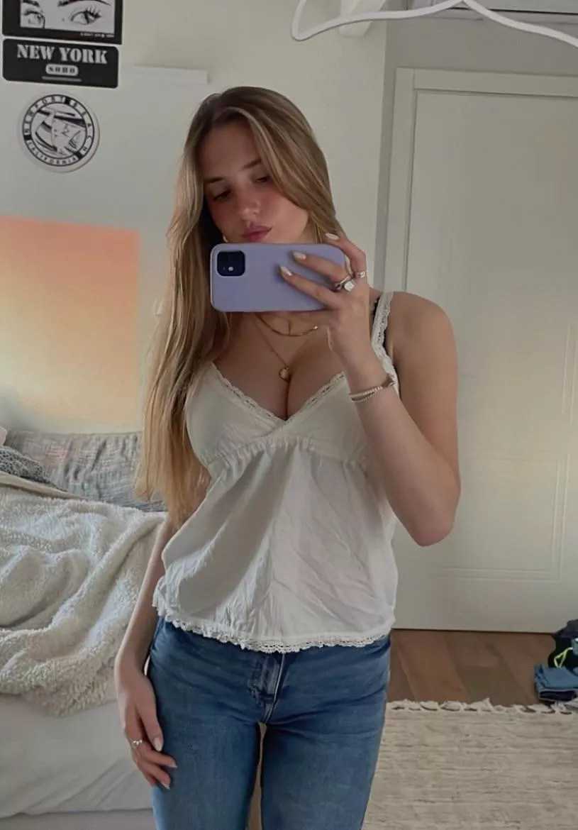 mirror selfie IUTR posted by dewitt1945