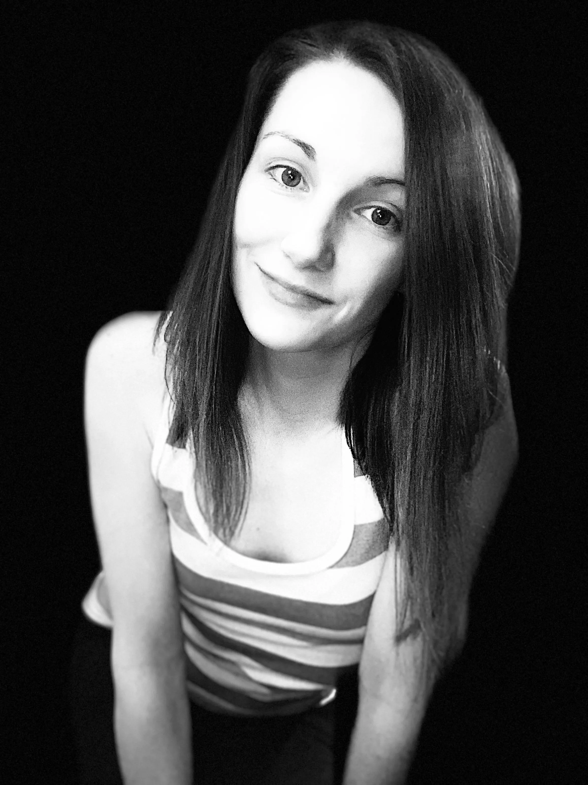 Mmm mmm, hi handsome 🤤 posted by Lexiandluke13