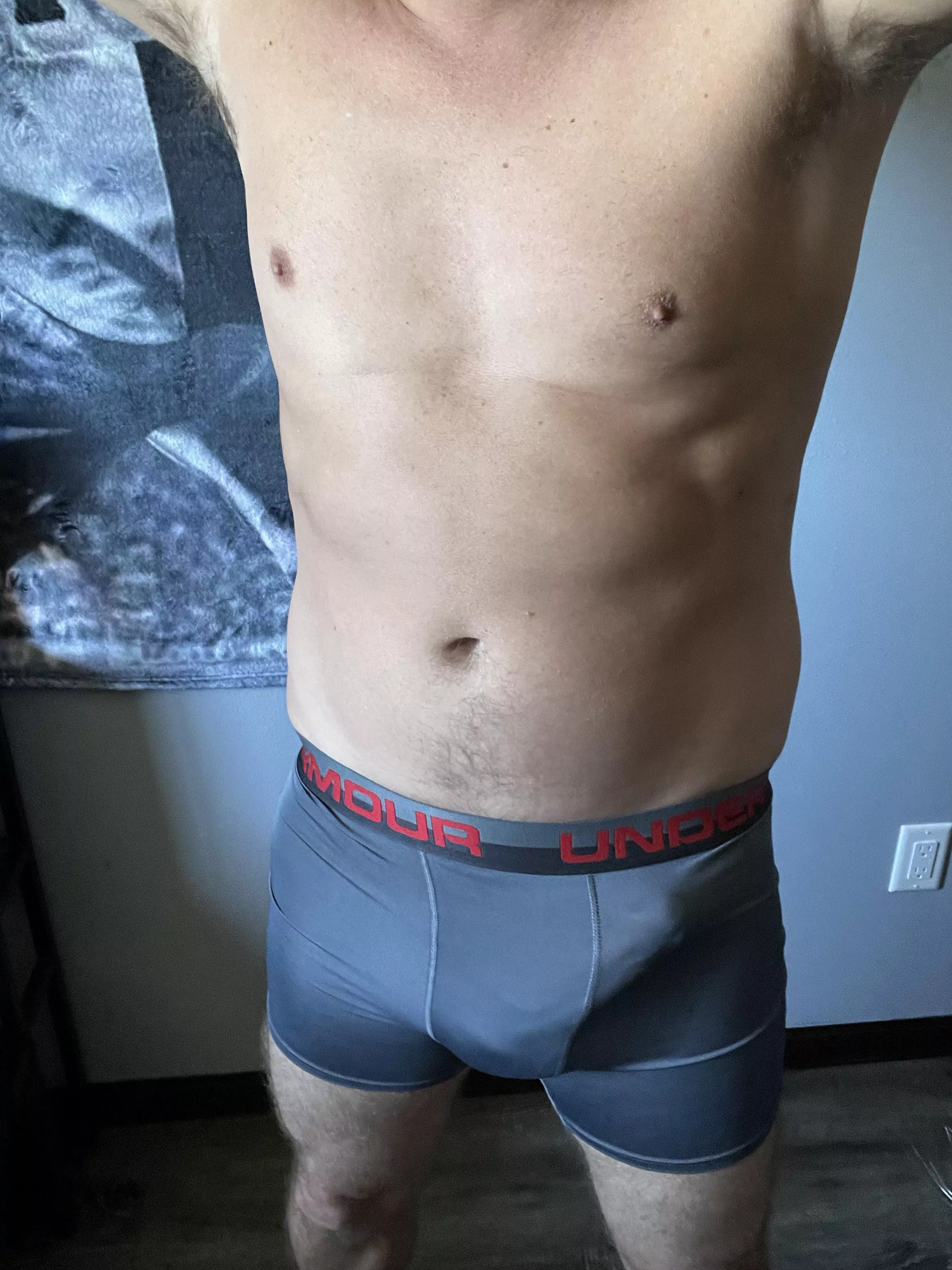 Nothing like playing games in your underwear. Only thing better would be a message while gaming.  posted by getmeoff31