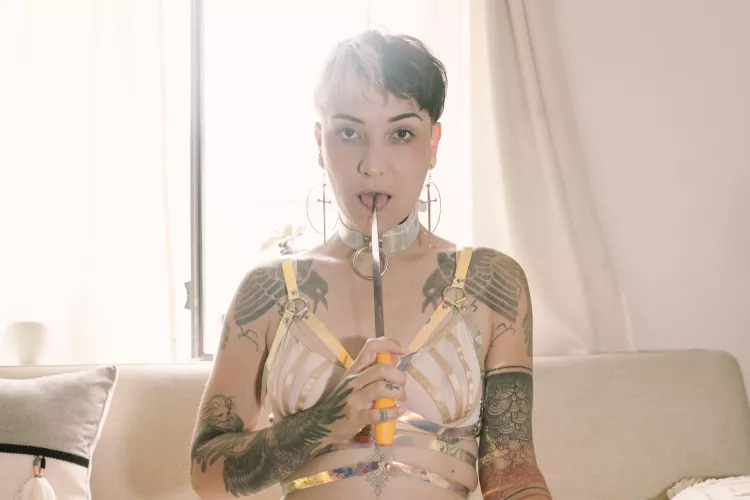 on the tip of my tongue  by UrsinaeVespera