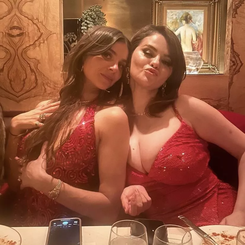 Selena Gomez  posted by neerajuchiha