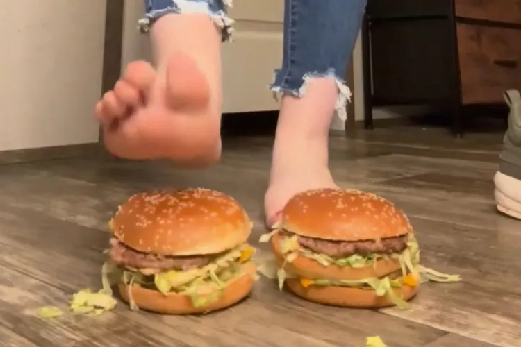 Things are about to get messy by audriibby