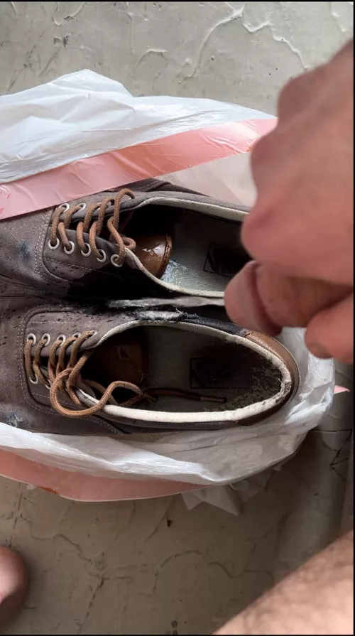 Wanting to meet up with guys in LA/DTLA area to let it flow bro!! by Electronic-End-4024