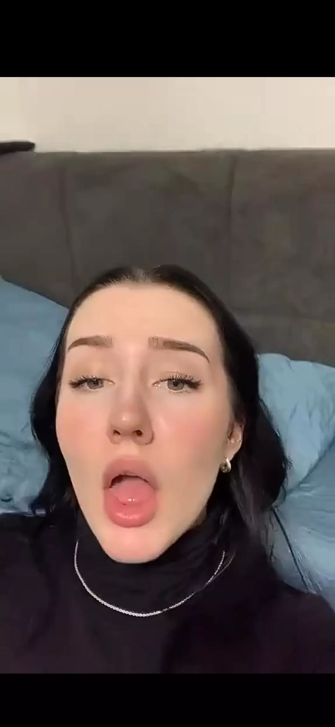 who is she help posted by zvrvf