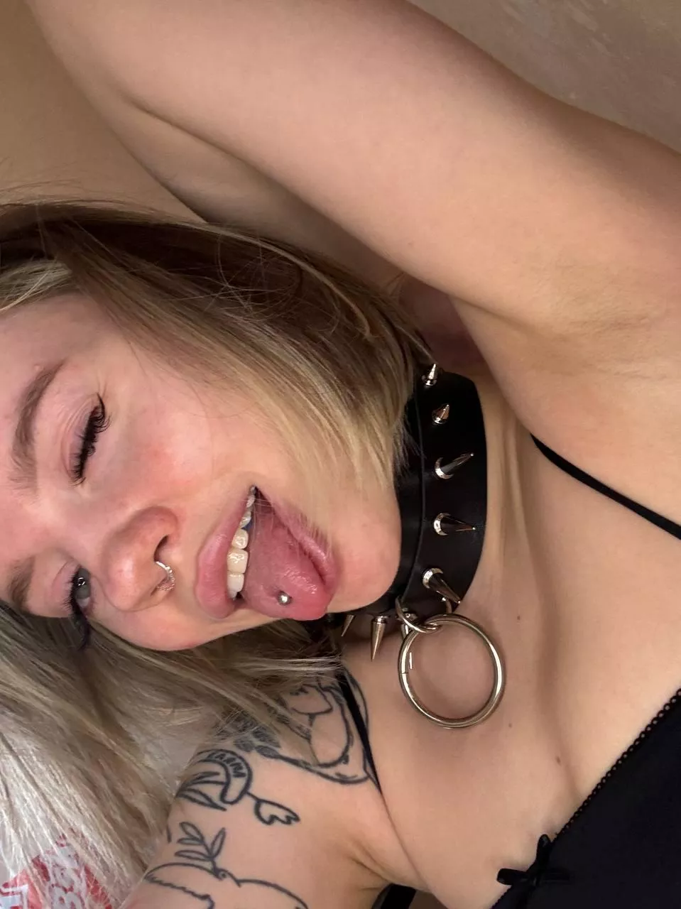 you'll lick my armpits if I ask you nicely, won't you posted by PrettyGirlHotness