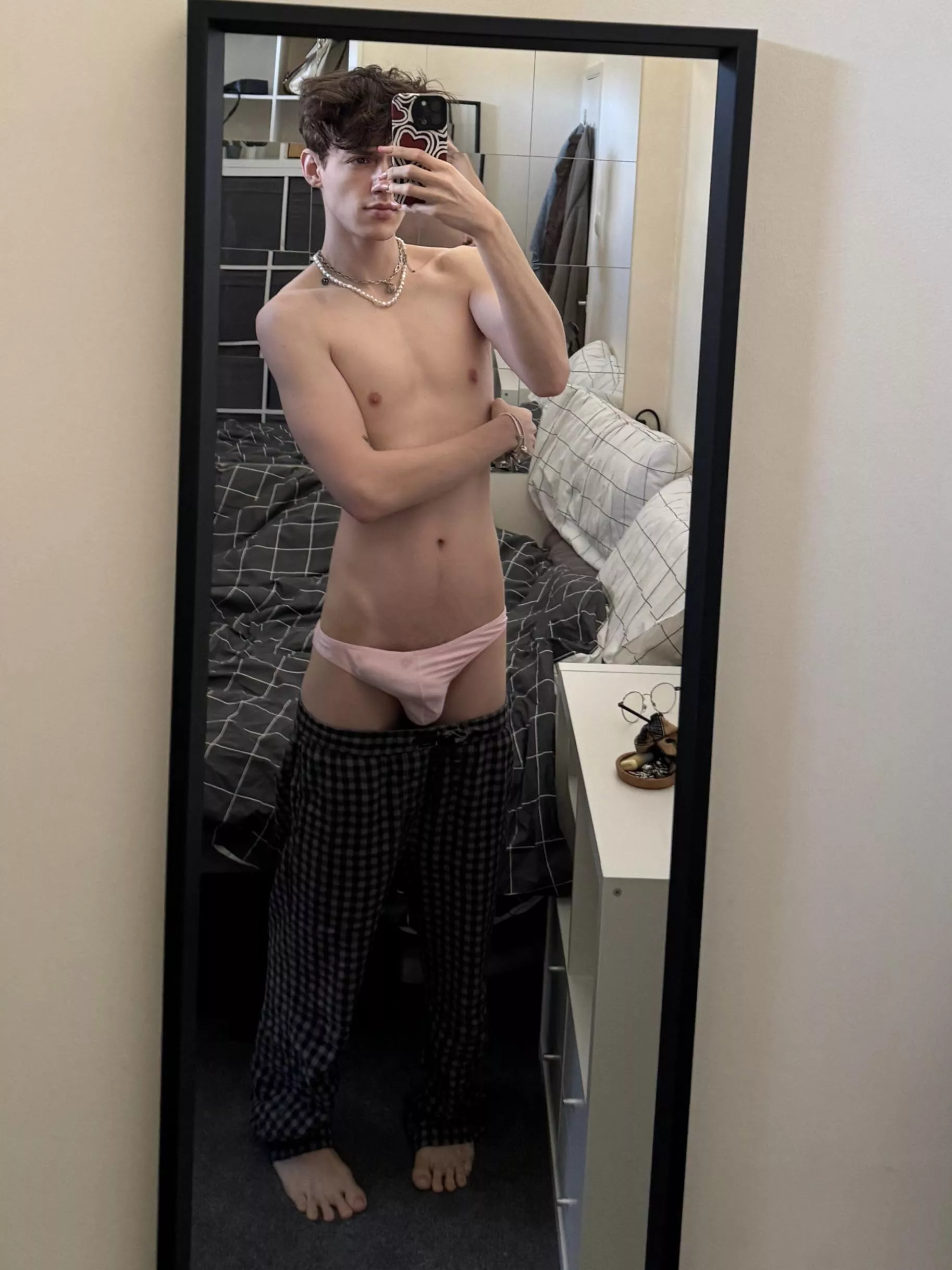 (22) Does pink suit me? posted by SundadZ