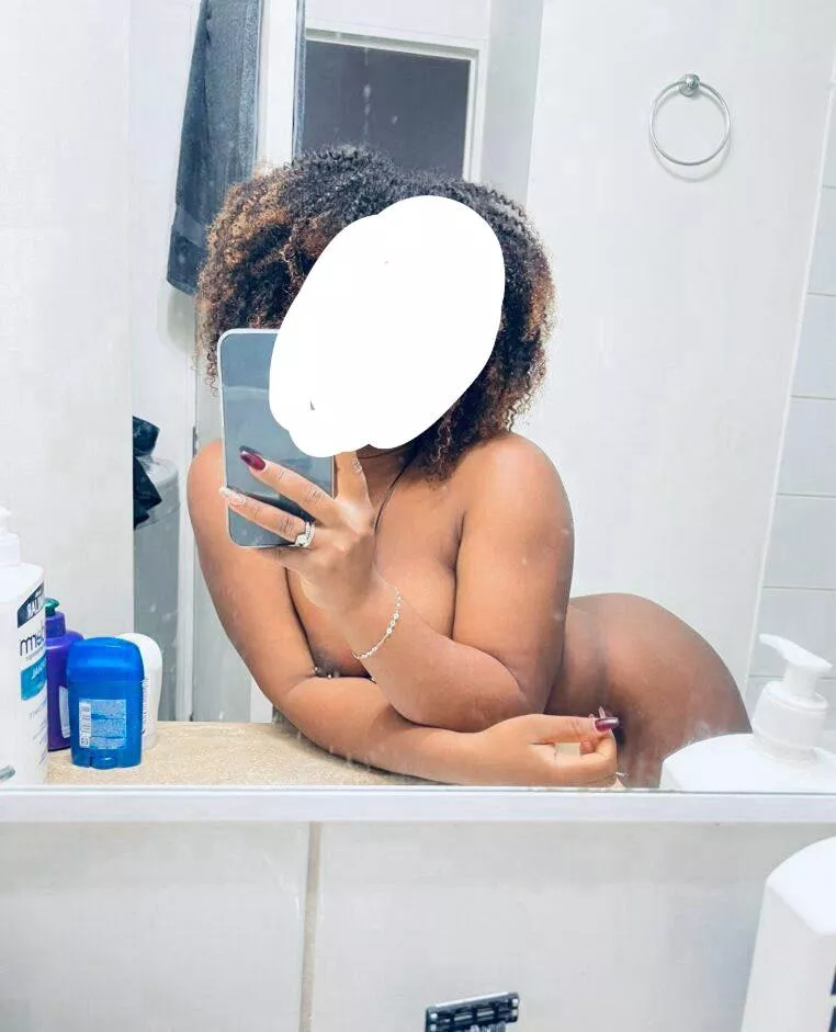 29F - Anyone up for some chocolate? 😜 posted by MissRoxy00