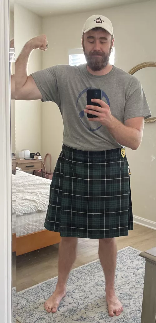 30yo bi guy who’s incredibly jet lagged. Give me compliments plz. by Foreign-Bathroom-709