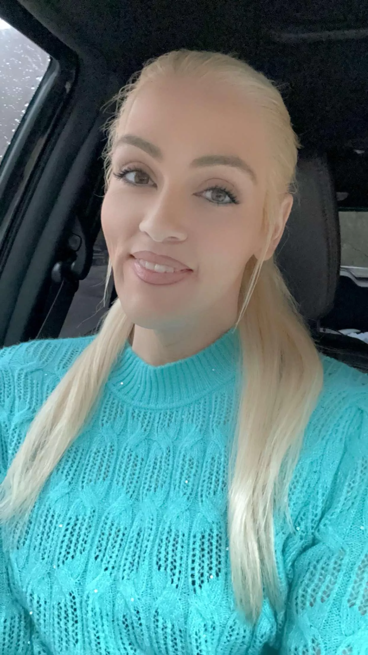 All smiles for Monday  posted by hazeleyez32