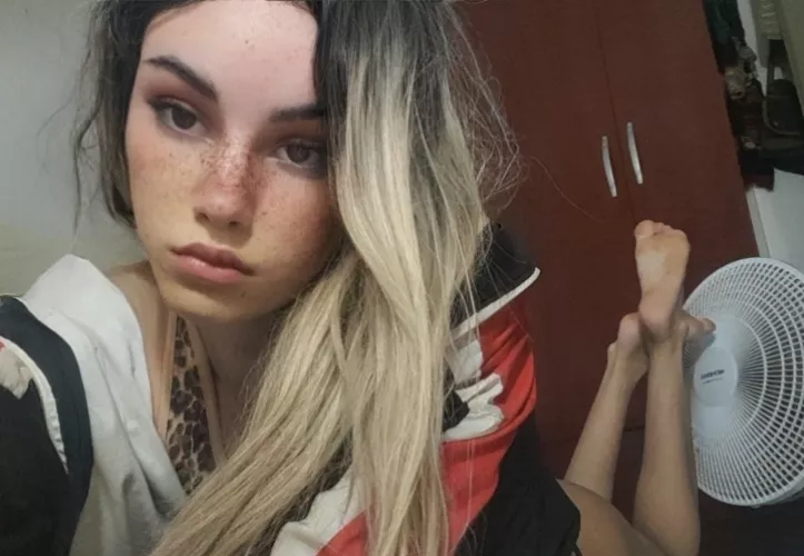 Back in my room like a girl by raqueliz