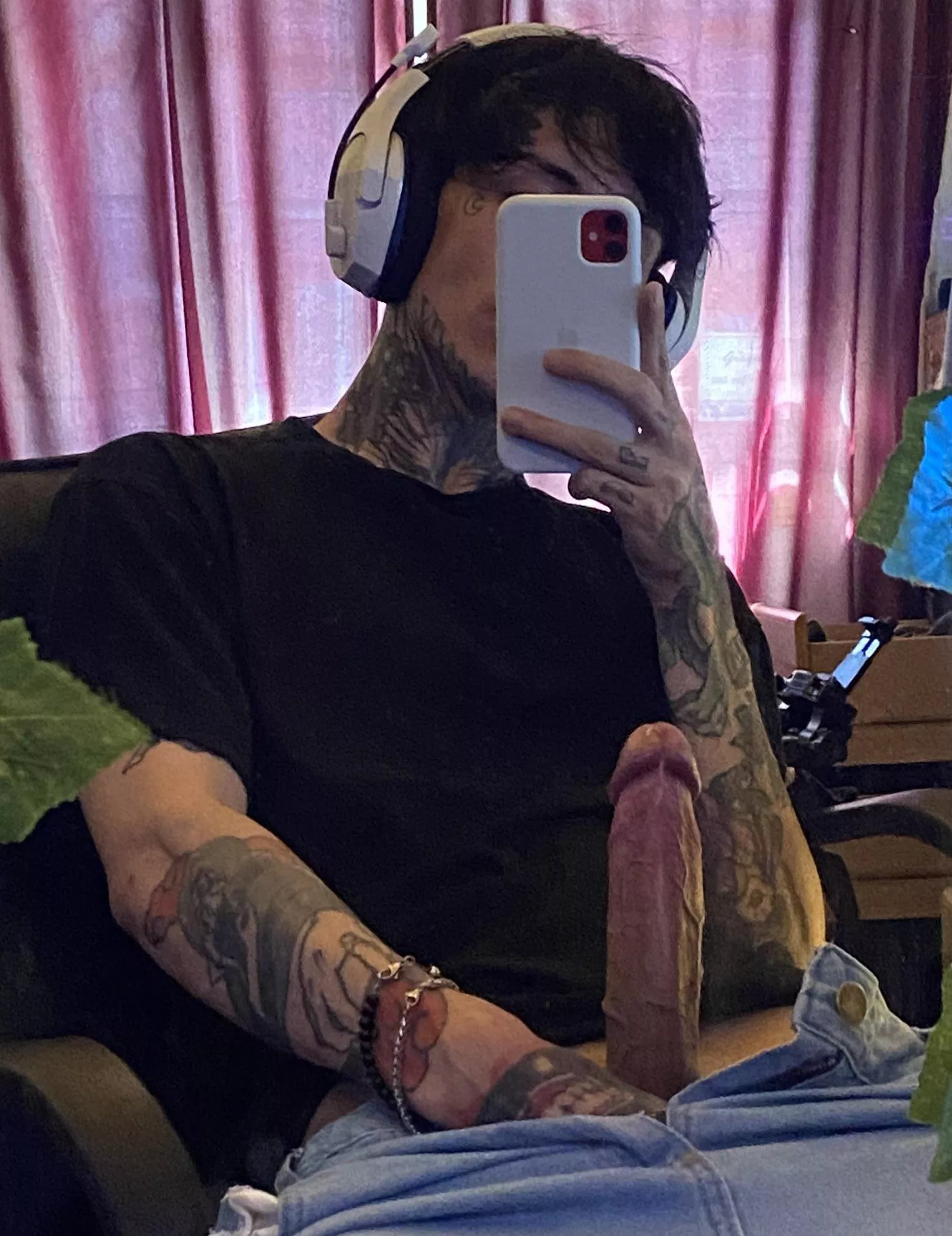 Can i send u my dick pics? posted by Scottyqk