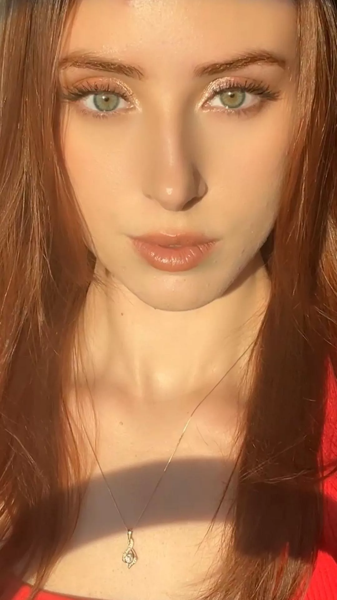 Chlxe Taylor posted by hiddenone987