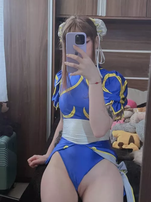 Chun Li Selfie cosplay by Lillithx1 by Lillithx1