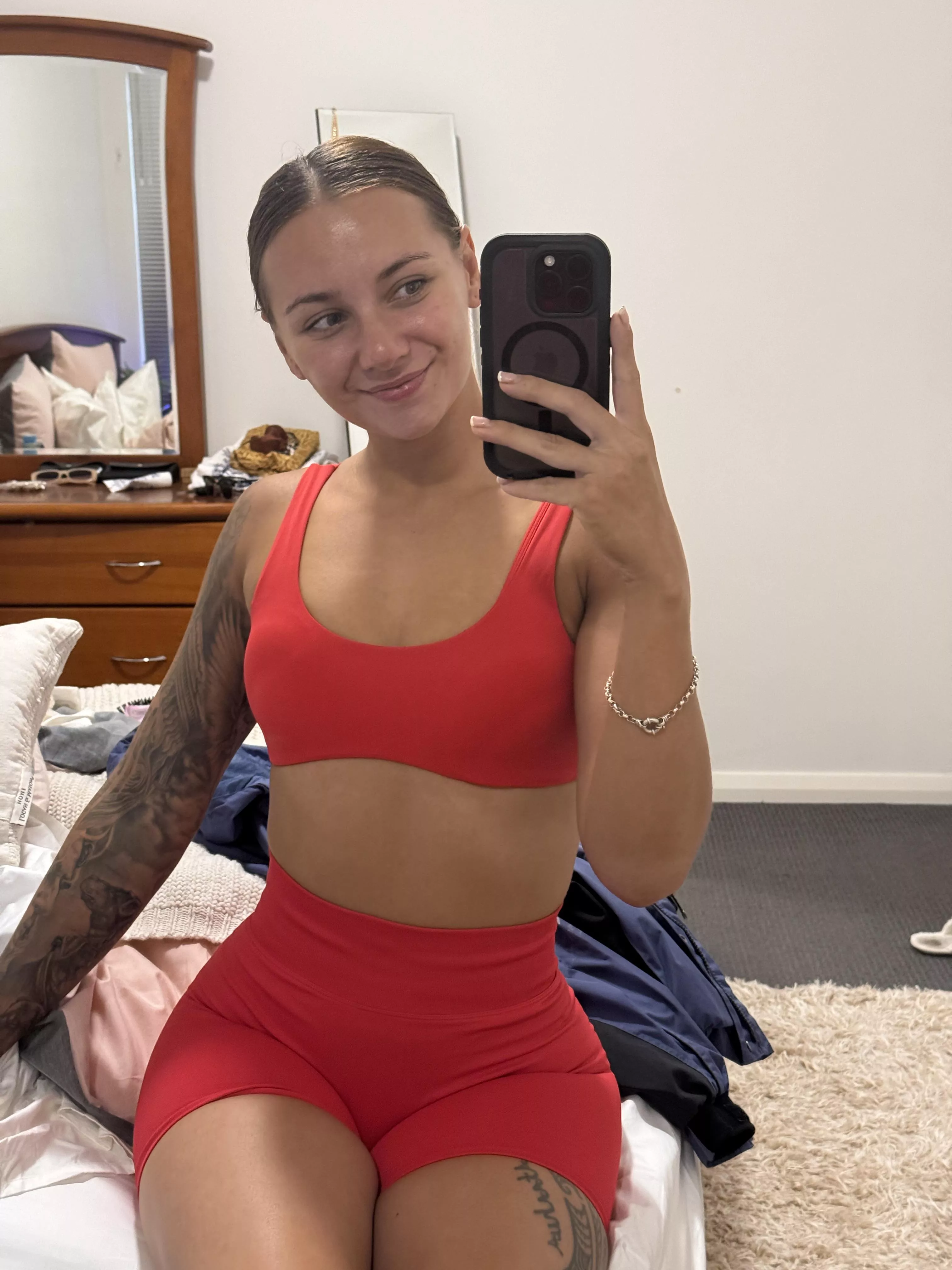 Do you like my hip cleavage in my gym outfit posted by lewis_hidden