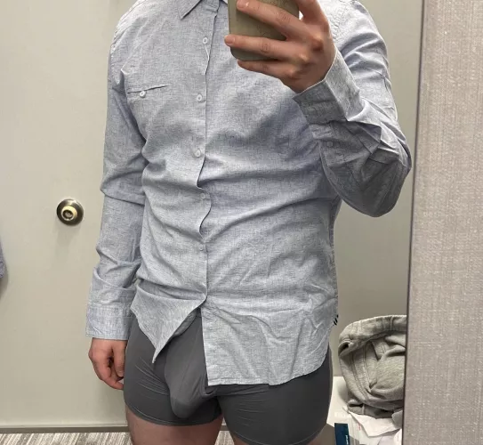 Do you like my new shirt? by Freezypaw