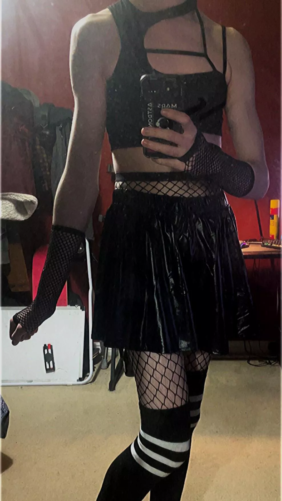 First post! Hope everyone’s having a great day 🥰 posted by cyztalScarlet