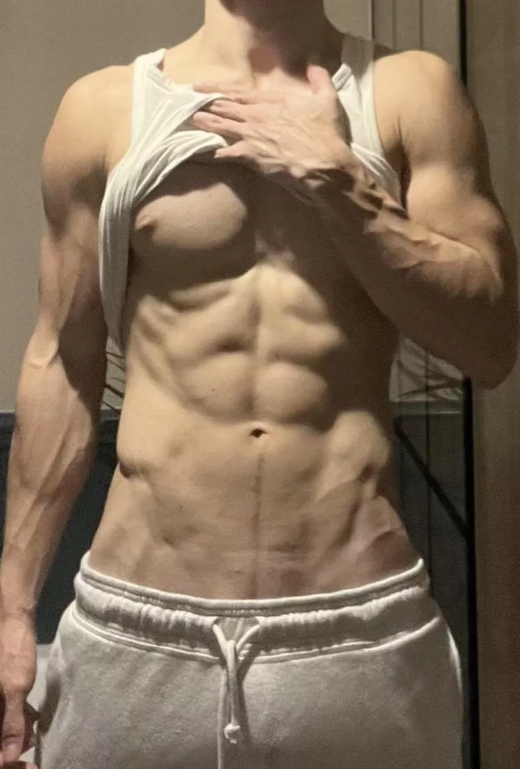 Fit hung Snapchat is b_p3560 posted by Lower-Draw-1763