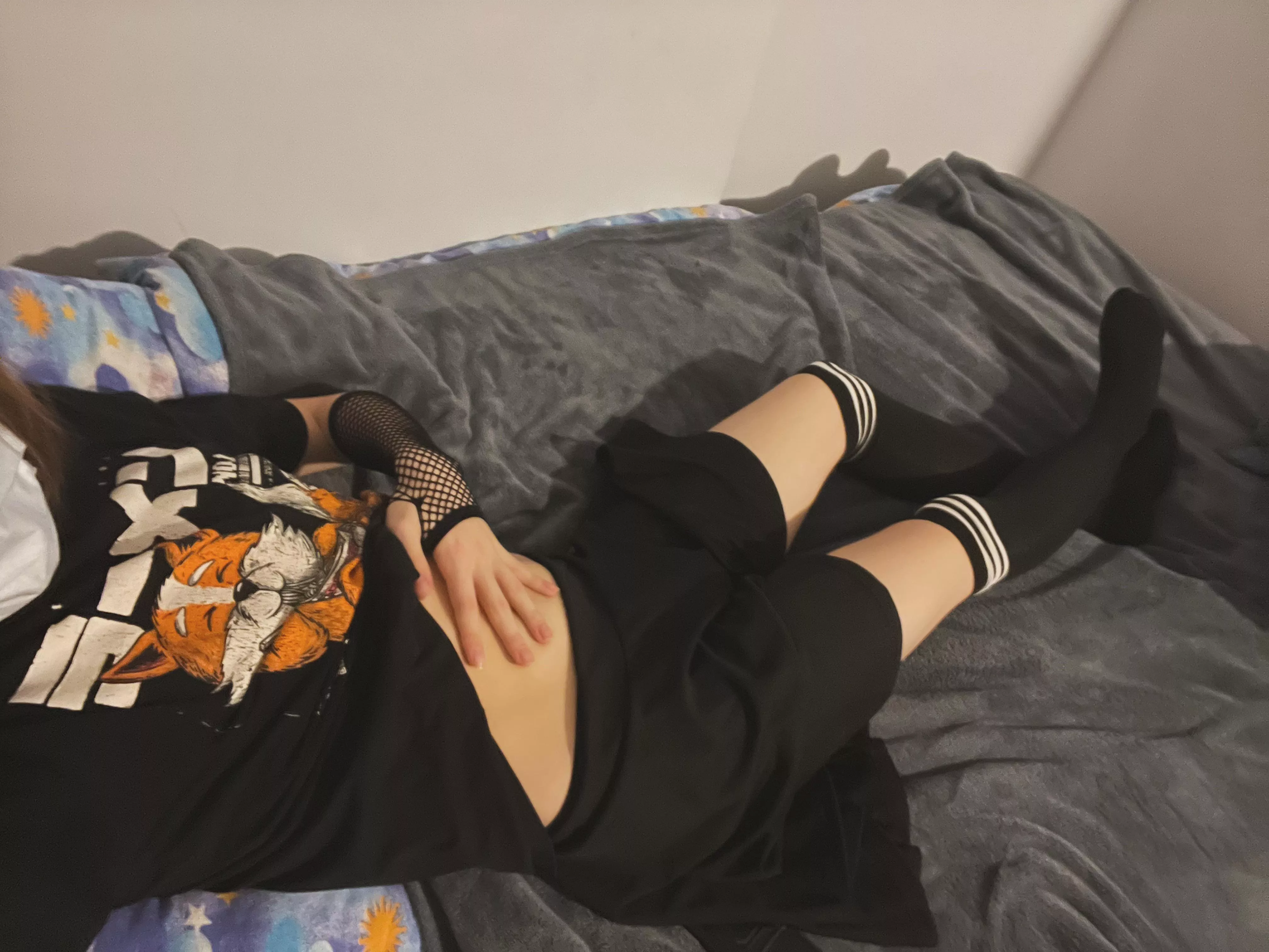 Fox on the shirt, cat on the bed posted by Femsobi