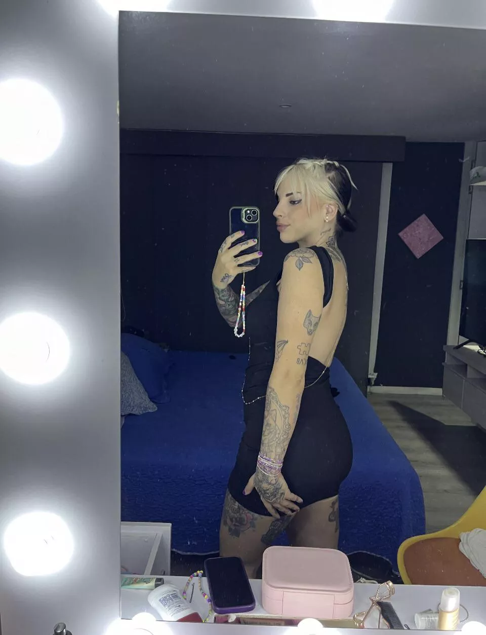 How does the color black look to me? posted by ottaviia