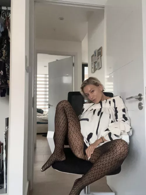 How would you react if you caught your boss like this? by nijeho47