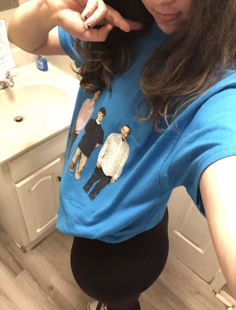 i bought this shirt today :3 (i hate weezer) posted by ReikoLittner