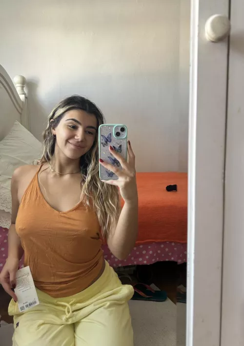 I think orange is my color by ripemangobaby