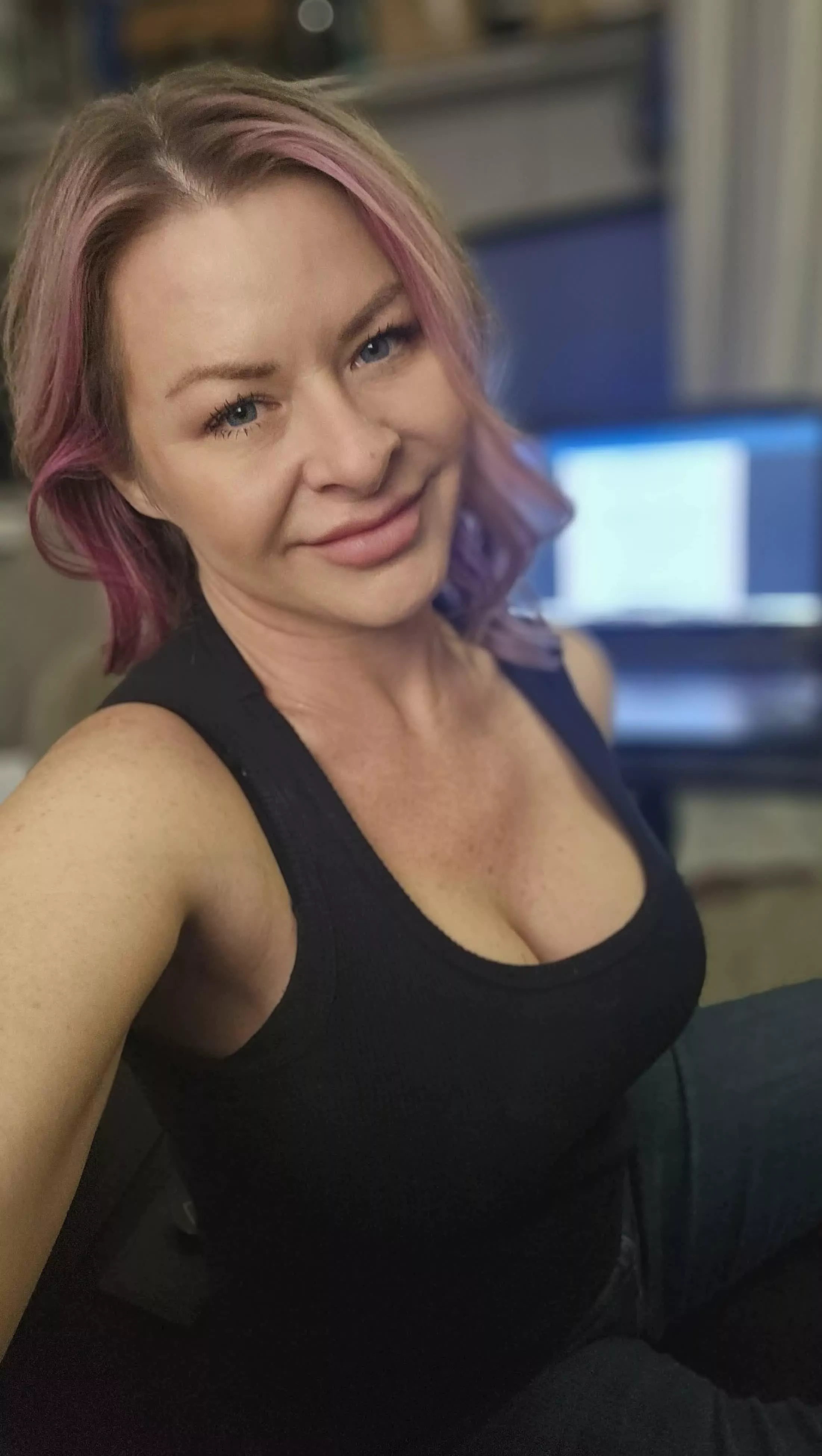 Is it me who catches your attention? posted by LivelyLilacLove