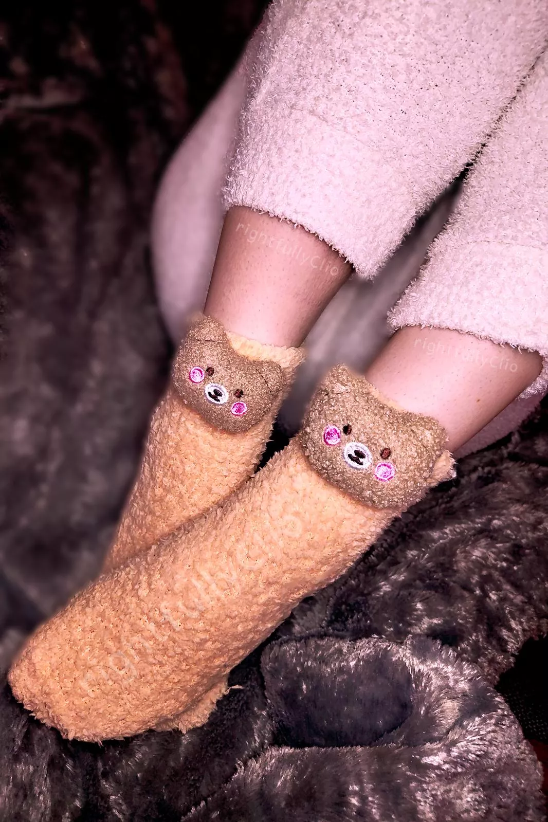 Just showing off my adorable bear socks 🧸🎀 posted by rightfullyClio