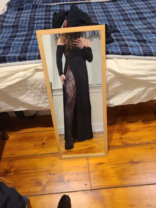 Long hair and long legs 🙈 by EmoTurtle15