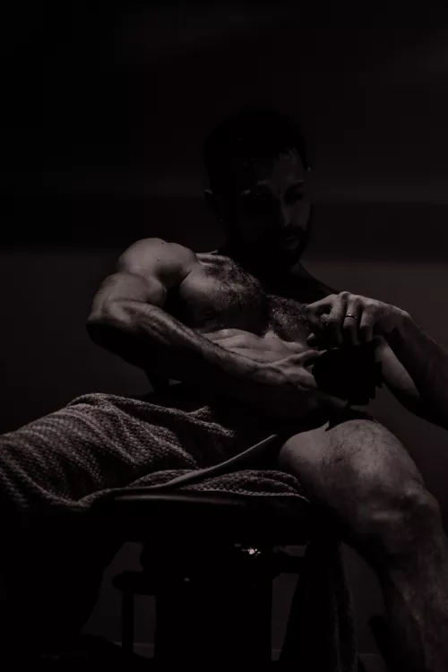 [M] 37 Documenting post workout by loucage222