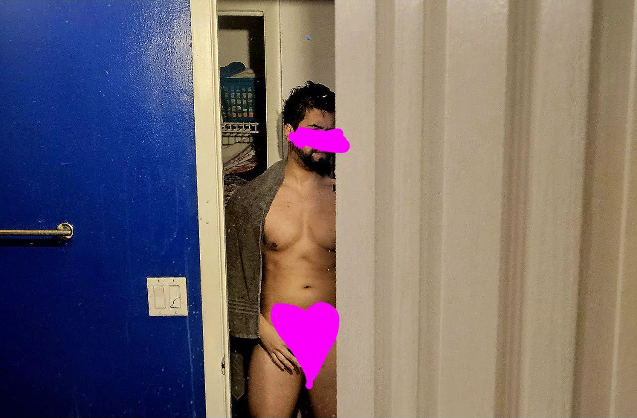 (M) Getting ready for chest day! posted by Trademinatrix