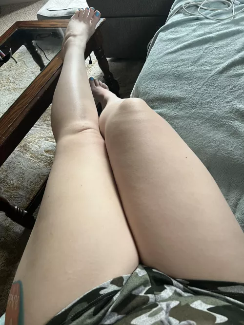 My cute feet need attention 😈🤤 by Allie_Mae69