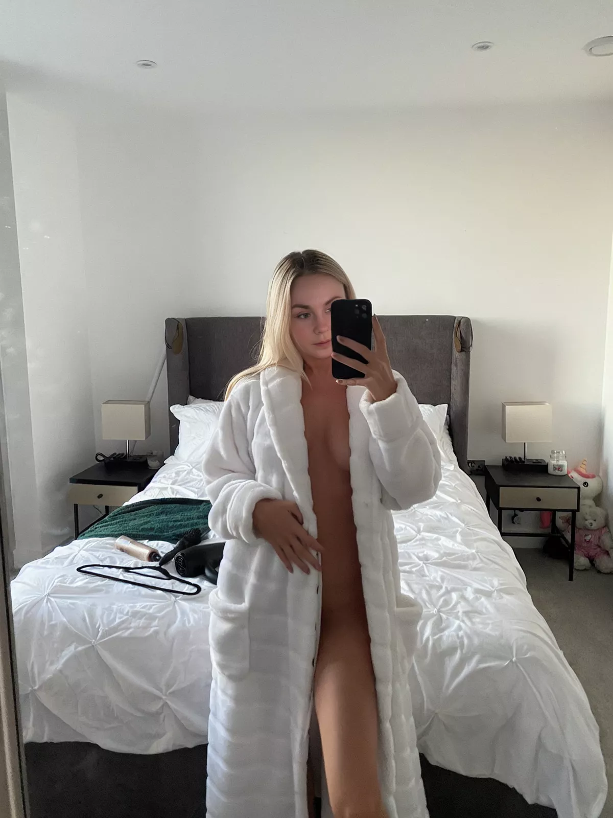 My selfies before the shower posted by Awesome_Dreameru