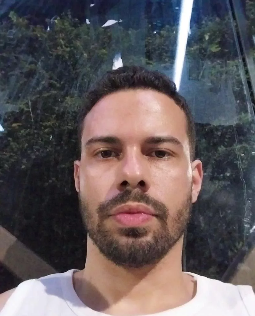 Pretty new here, the name is Damian ☺️ posted by Square_Charge_8024