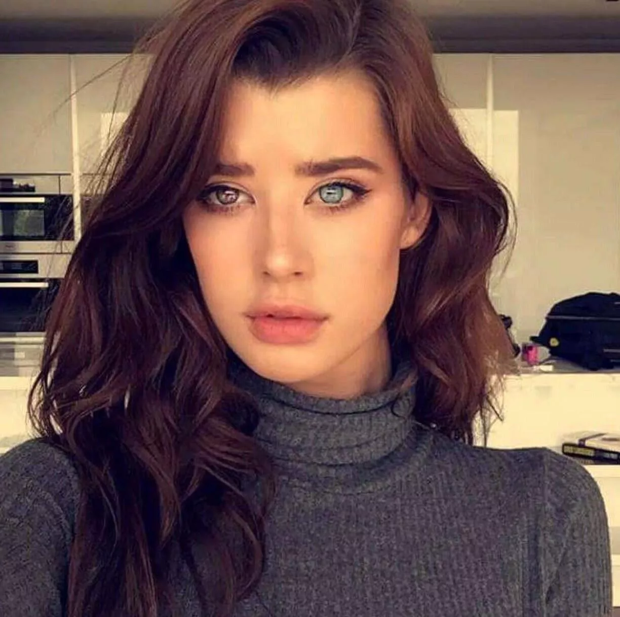 Sarah McDaniel posted by qwer5r
