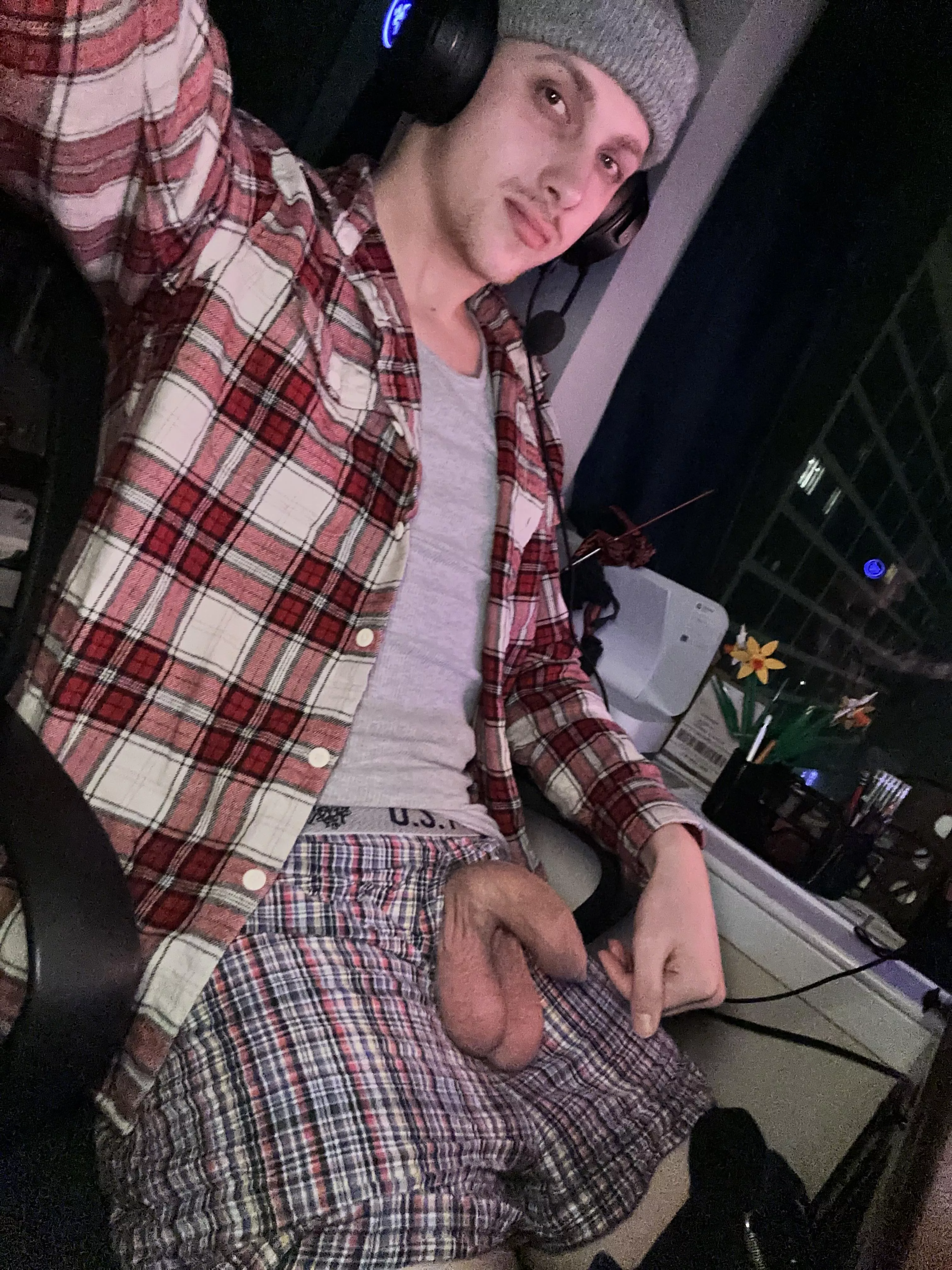 Soft with low balls. Come suck my nuts while I game. posted by cbtboy69