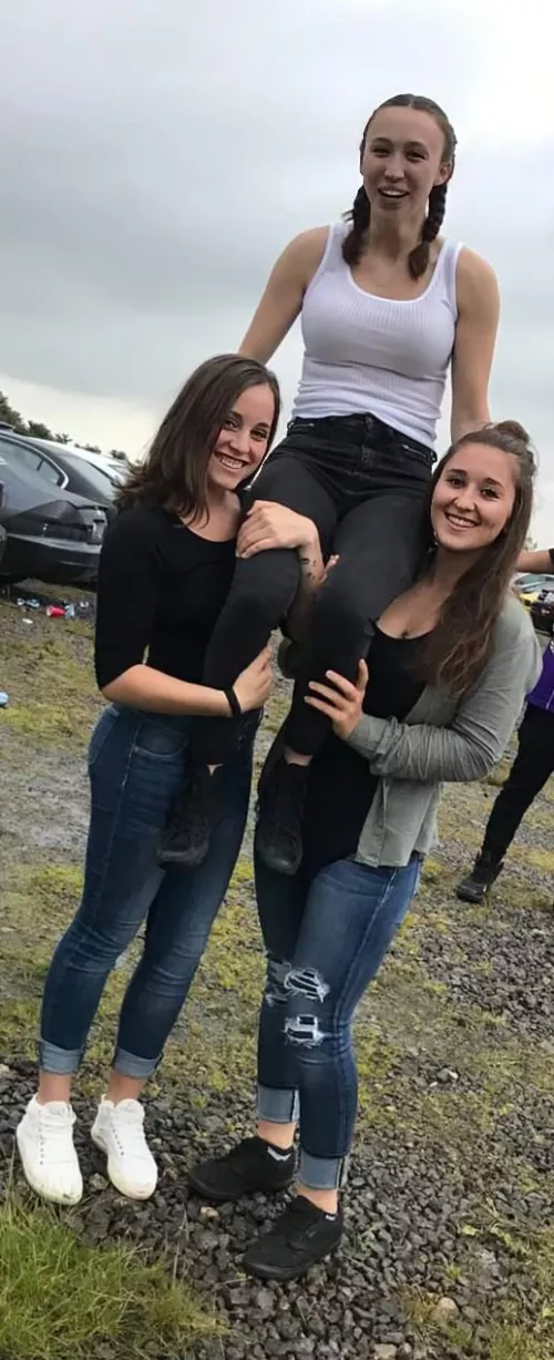 Tailgating by tossawy135