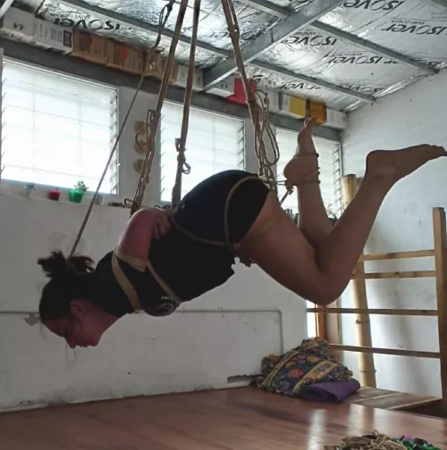 What do you think of my hair tied with ropes? Immobilized from head to toe  by lunalust01