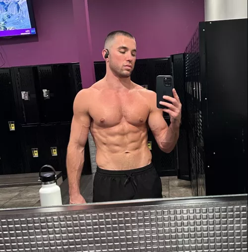 Who’s hitting the showers with me? ;) by Lbnzprnc