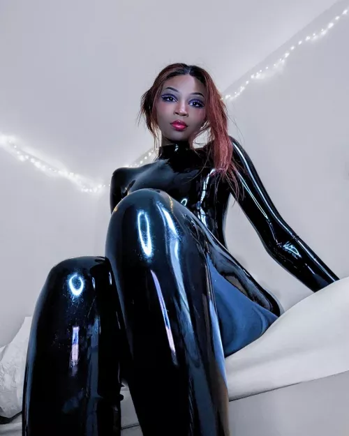 You look so cosy beneath my feet by BloodHardCandy