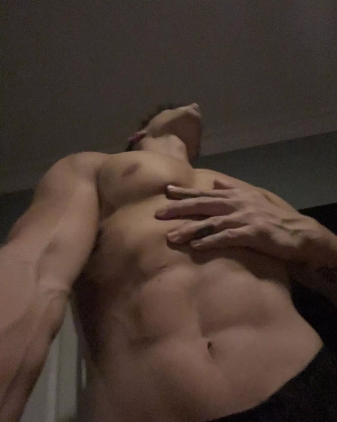 23 hung and fit. Looking for muscle bros! Snap: daytine posted by Jaxtro01