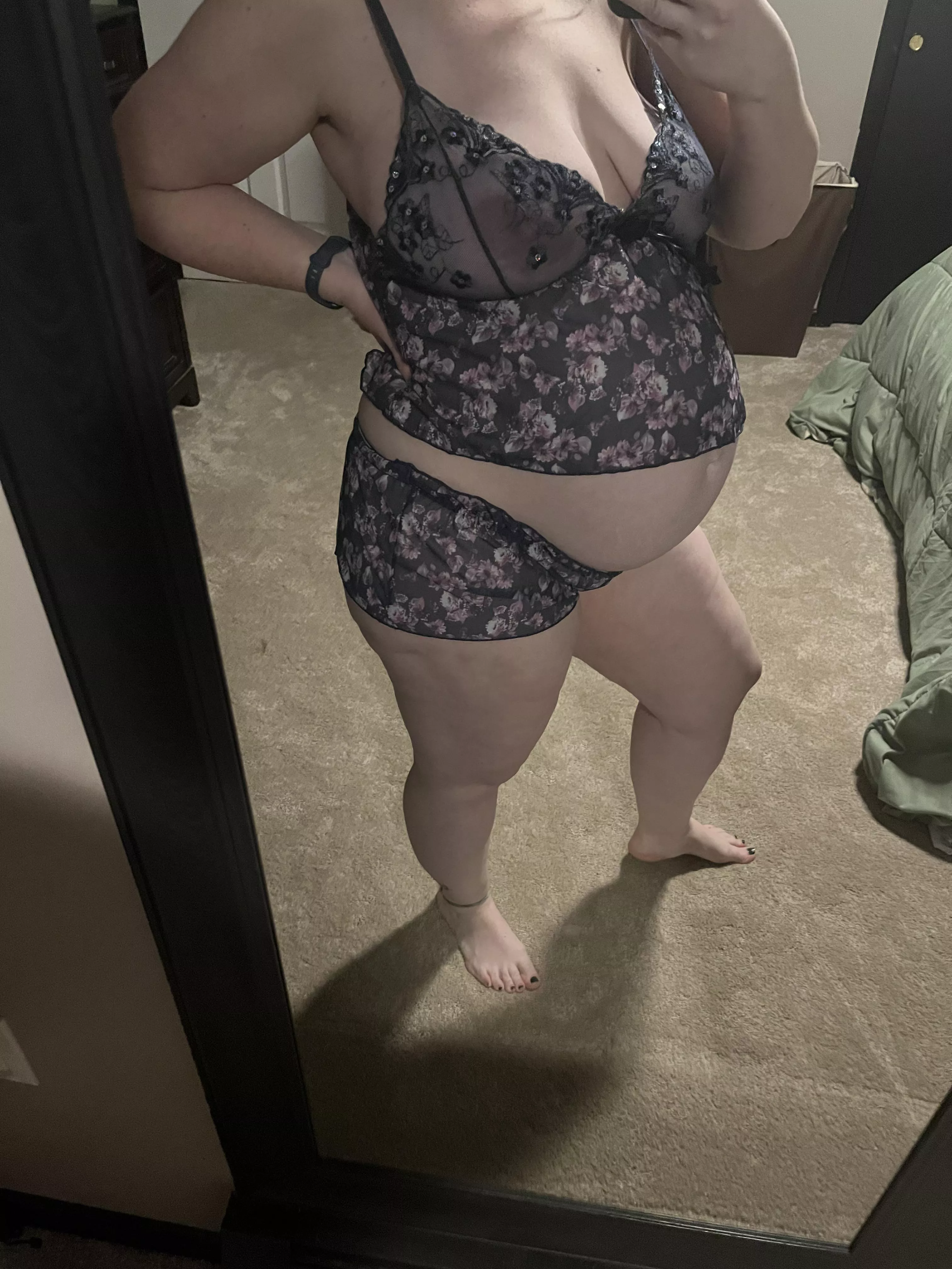 27 weeks pregnant with twins! How am I looking? posted by preg_mom_of_twins