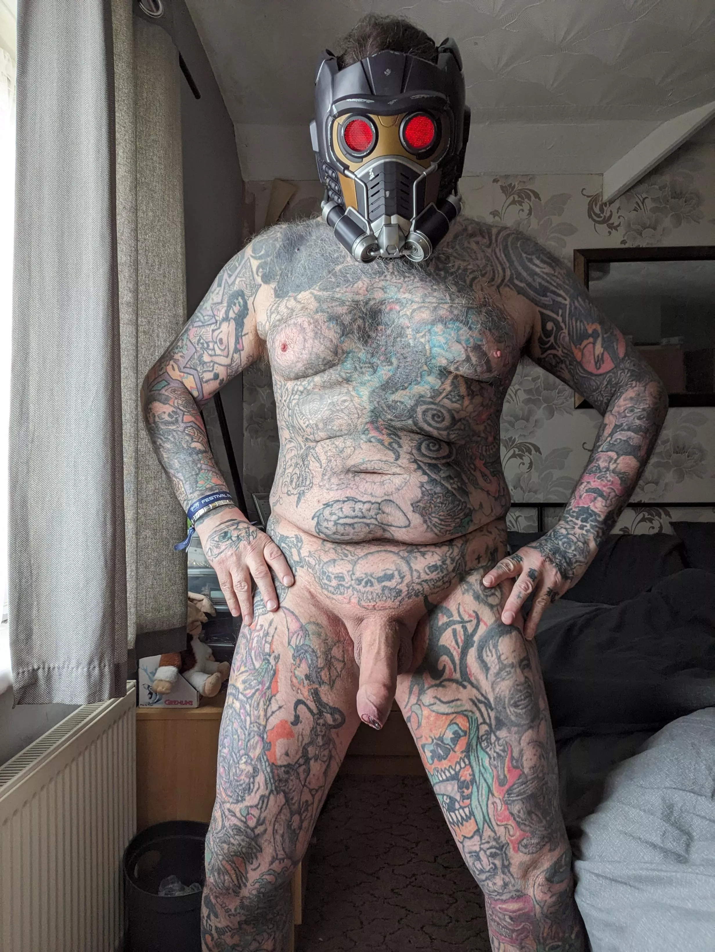 Afternoon 🤤🤤 posted by bi-older-guy