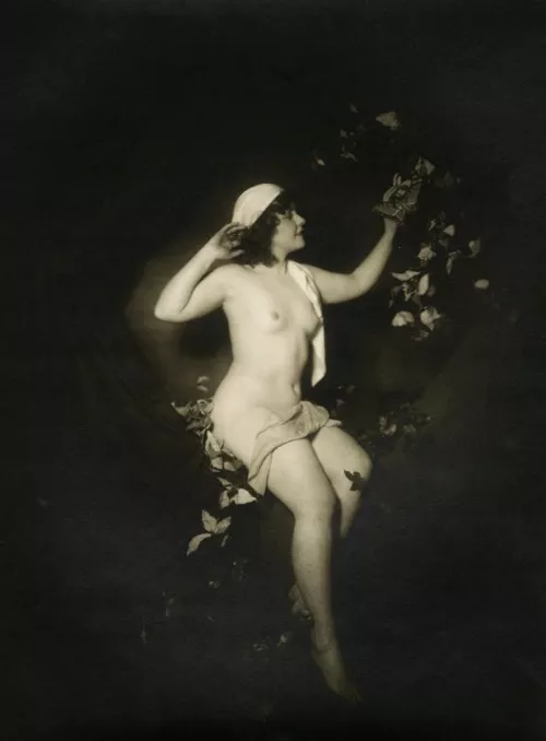 beautiful flapper by Mundane-Employer-719