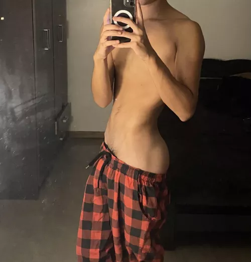 do older men like 18yo boys like me? by Paul_Russo1